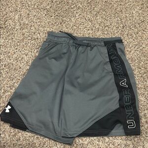 Under Armour Kids Skorts in Charcoal and Black